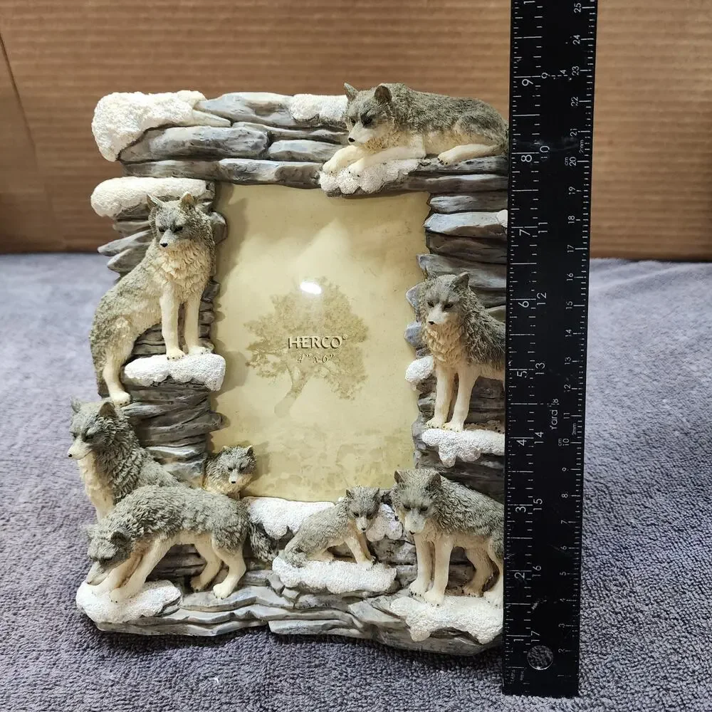 3d wolf resin picture frame 4x6 W